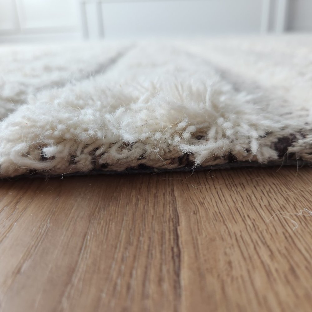 Area Rug - Picture 5 of 5